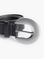 Belt with round buckle