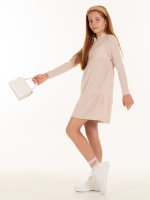 Pletené dívčí šaty s dlouhým rukávem a volány