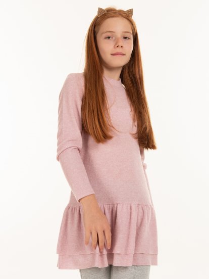 Pletené dievčenské šaty s dlhým rukávom a volánom