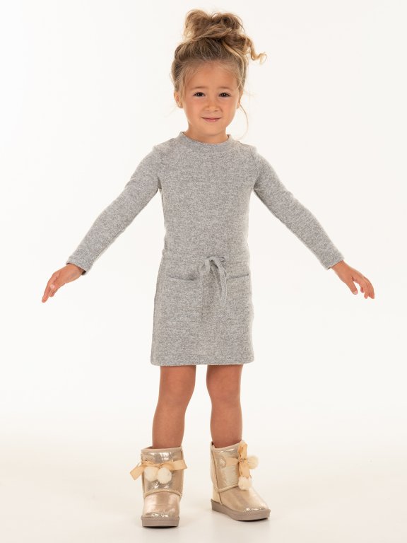 Pletené dievčenské šaty s dlhým rukávom a vreckami