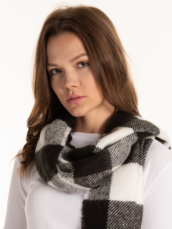 Knitted plaid scarf