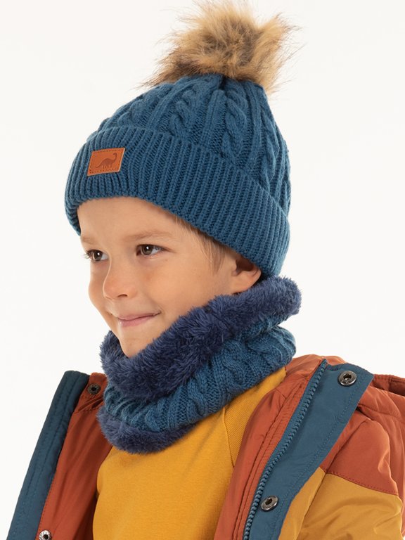 Zimná pletená chlapčenská čiapka s brmbolcom a nákrčník