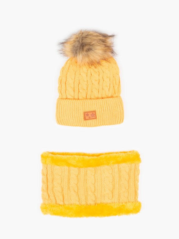 Cable knit cap with pom pom and scarf