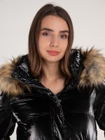 Prošívaná zimní bunda s umělou kožešinou