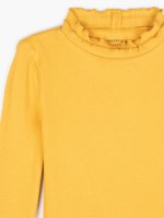 Jednobarevné dívčí žebrované tričko s vysokým límcem a volánky
