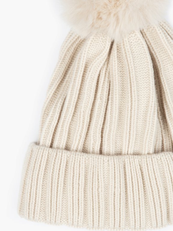 Knitted beanie with faux-fur pompom