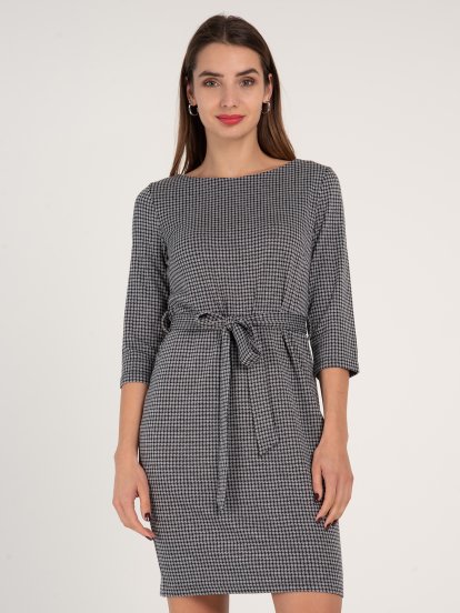 Knitted bodycon 3/4 sleeve dress with round neck and belt