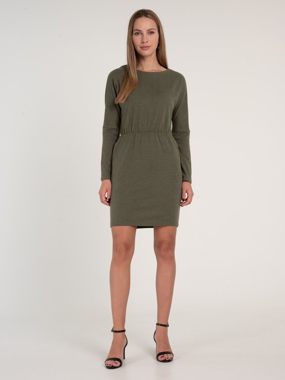 Knitted long sleeve dress with round neck and pockets