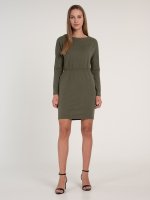 Knitted long sleeve dress with round neck and pockets