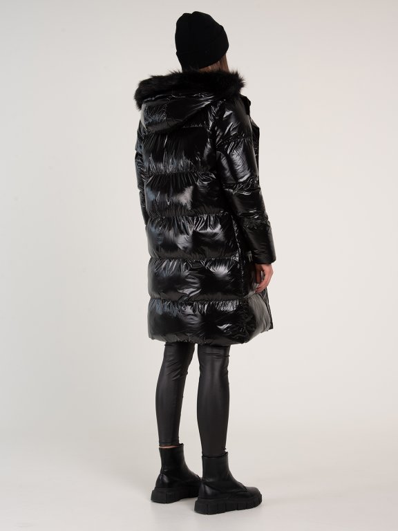 Fényes steppelt oversize szabású vattázot női dzseki kapucnival