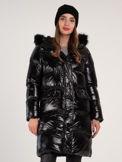 Lesklá prešívaná vatovaná bunda oversize strihu s kapucňou dámska