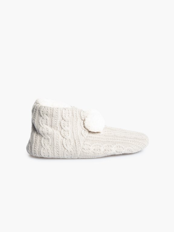 Warm slippers with pom poms