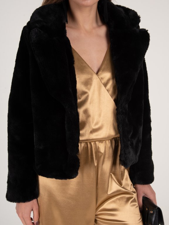 Krátký dámský kabát z umělé kožešiny
