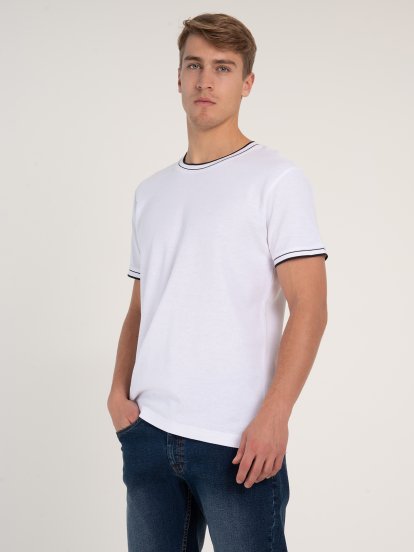 Bavlnené piketové tričko s krátkym rukávom a pruhovaným lemom pánske