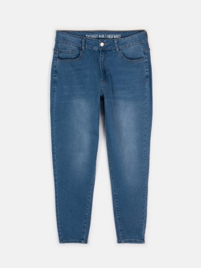 Modré džínsy s dierami