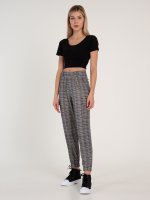 Plaid cargo joggers with chain