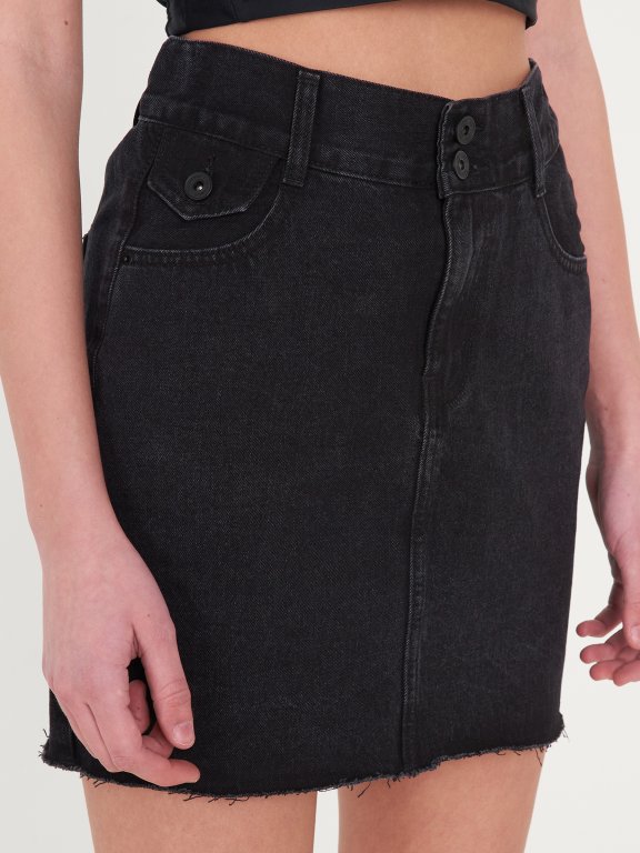 Dżinsowa mini spódniczka damska z surowym obszyciem