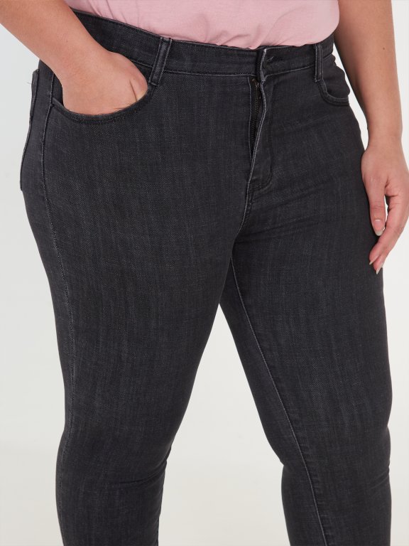 Plus size skinny jeans with pockets