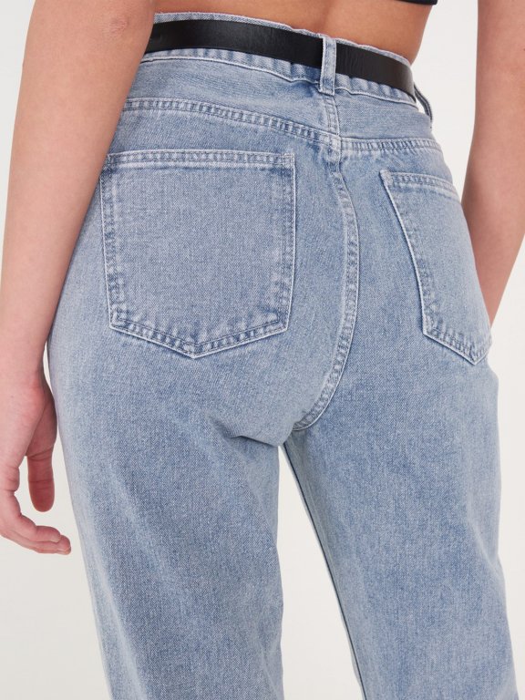 Straight leg jeans with belt