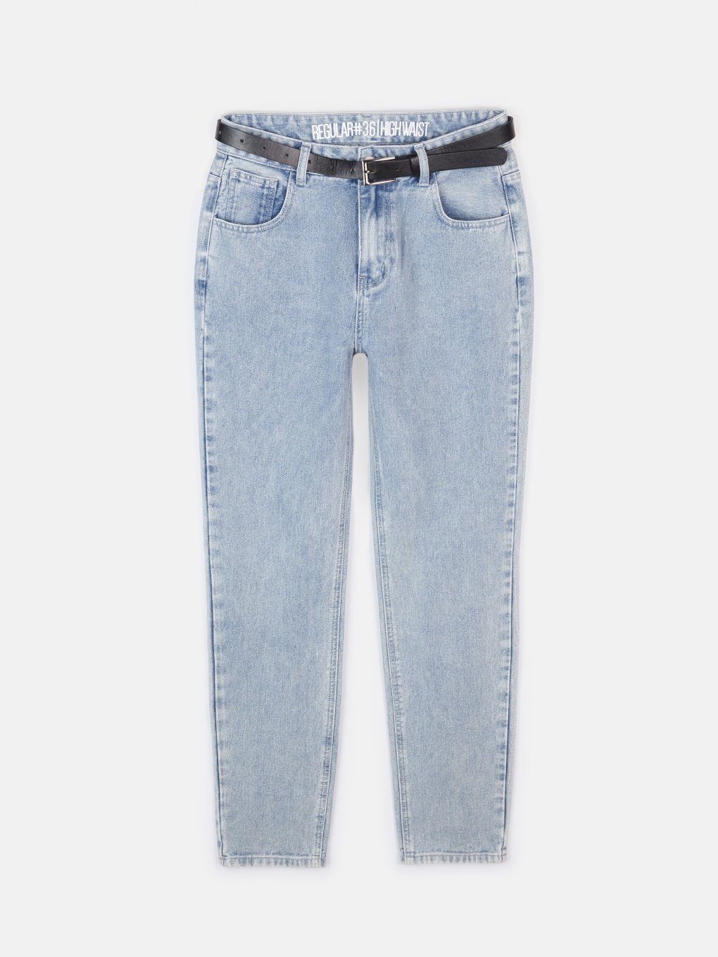 Straight leg jeans with belt