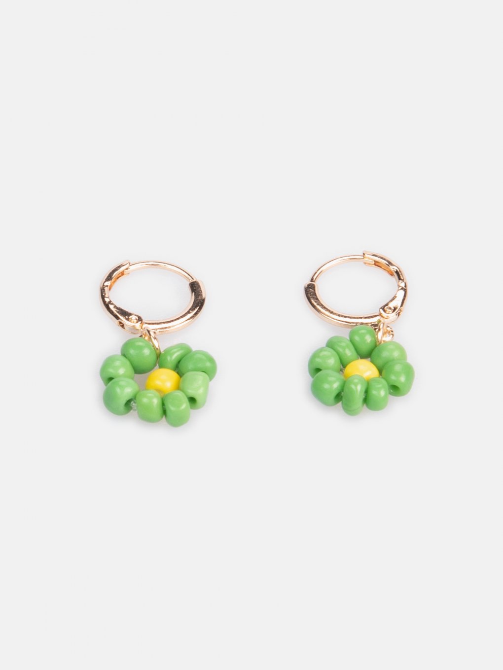 Earrings with flower pendant