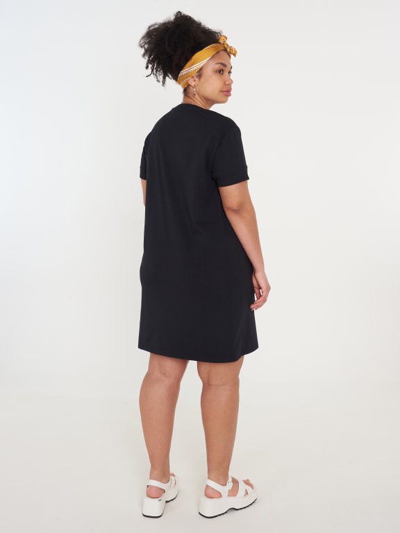 Plus size t-shirt dress with pockets