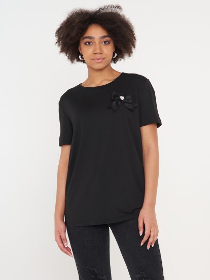 Oversize short sleeve top with bow