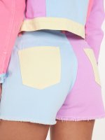 Viacfarebné colour block denimové šortky dámske