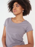 Základné bavlnené basic tričko s neopracovaným lemom dámske