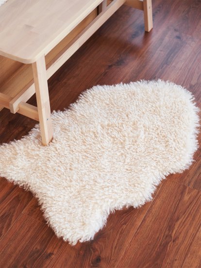 Faux fur carpet (50 x 80 cm)