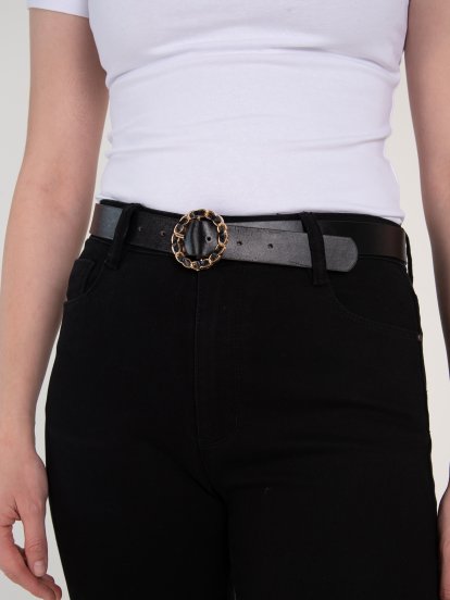 Belt with chain buckle