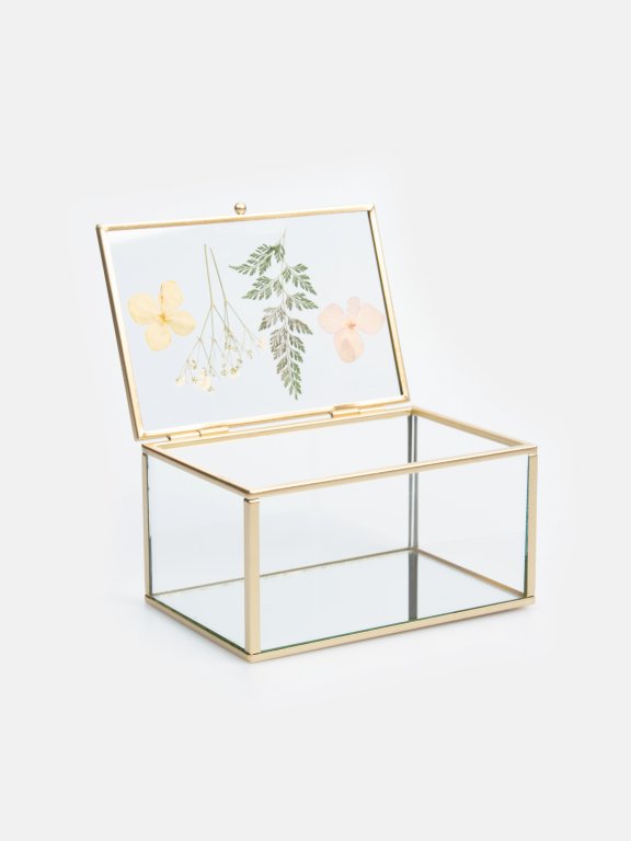 Glass box with flowers