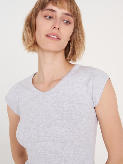 Základní basic tričko z bavlněné směsi s véčkovým výstřihem