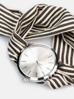 Náramkové hodinky s textilním řemínkem