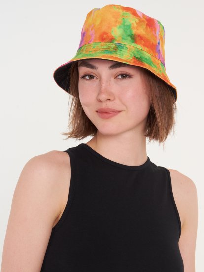 Barevný oboustranný dámský klobouk typu bucket