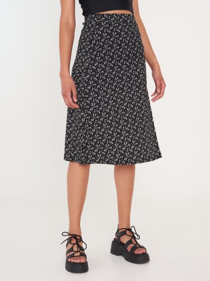 Midi skirt with side slit