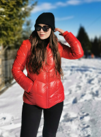 Prošívaná zimní dámská bunda s kapucí