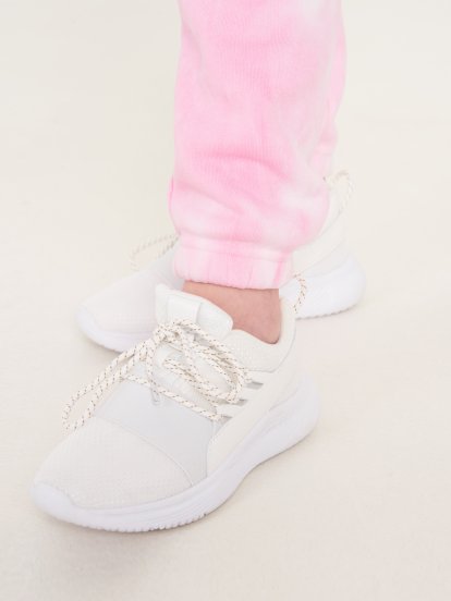 Lace-up sneaker