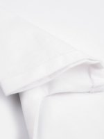 Basic cotton t-shirt with scoop hem