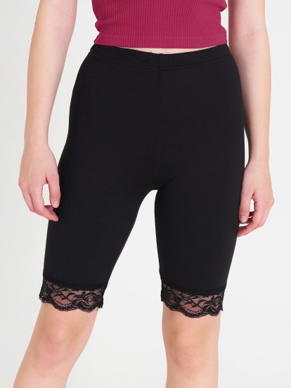 Cycling shorts with lace