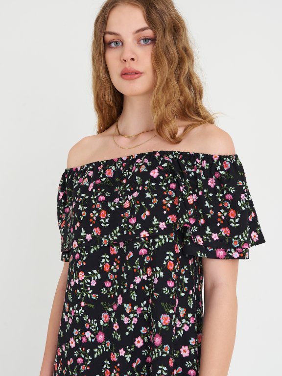 Kvetinové šaty s odhalenými ramenami