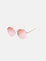 Okulary przeciwsłoneczne z różowymi szkłami