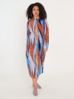 Długa sukienka maxi z kolorowym nadrukiem dla plus size