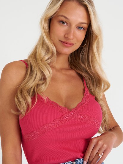 Ribbed tank top with lace
