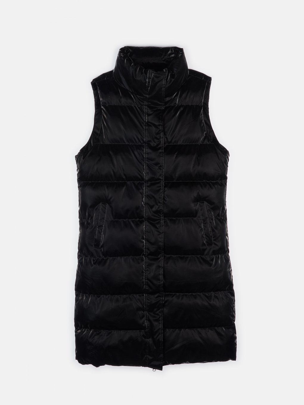 Dlhá zimná vatovaná vesta s lesklým efektom