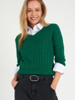 V-neck cable-knit jumper