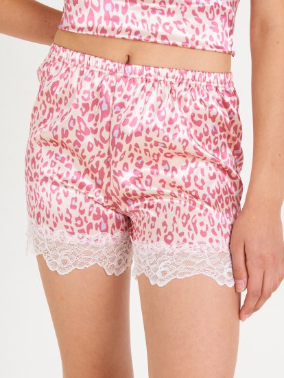 Satin pyjama shorts with lace
