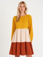 Vícebarevné colour block volánové šaty