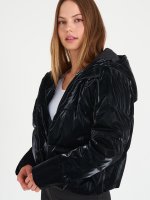 Zimná vatovaná bunda s lesklým efektom
