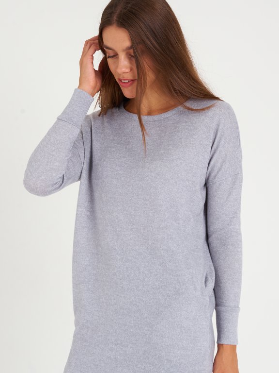 Przedłużony sweter z kieszeniami